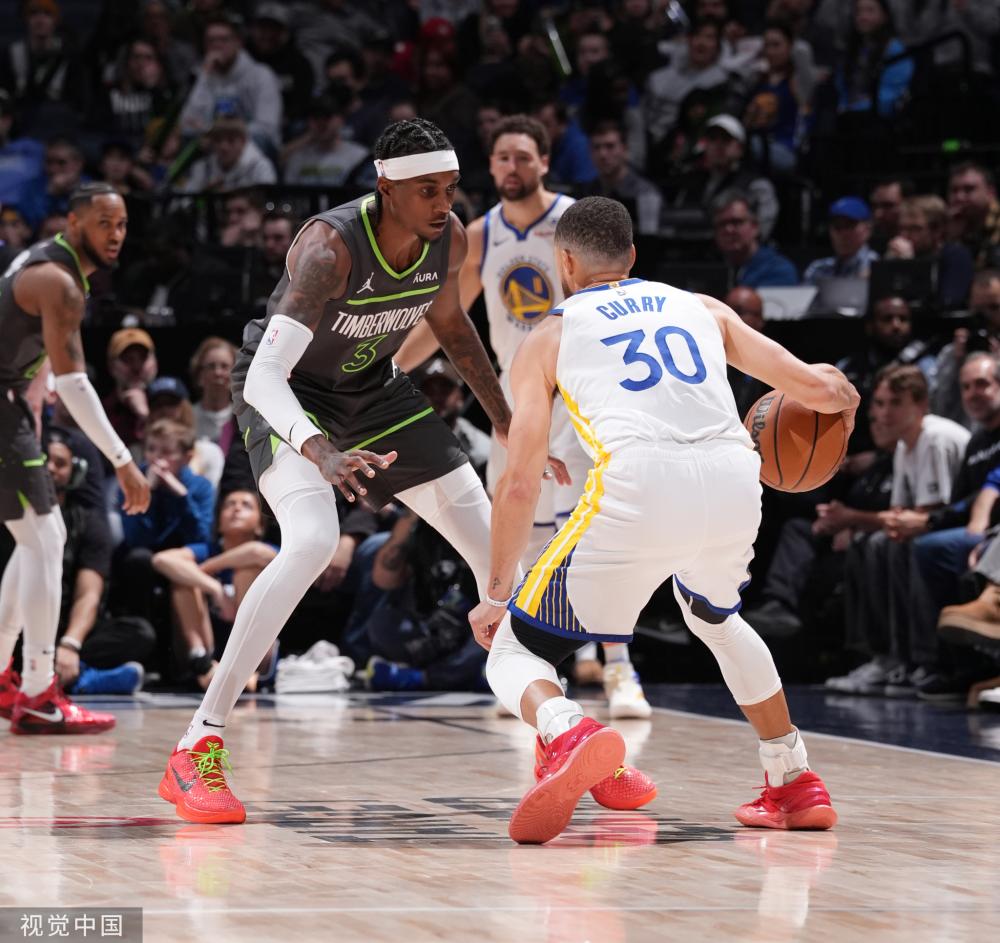 由于伤病困 由于伤病困