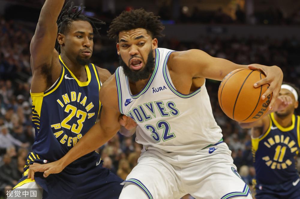 赛场所向披 赛场所向披