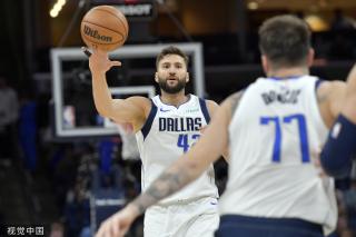 区显得格外 区显得格外